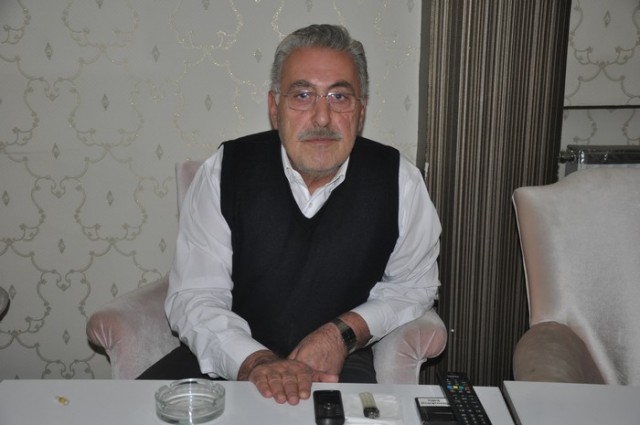 HOTEL ZAFER YETKİLİ SAHİBİ:
Her ne kadar bir bayram daha Kürtlere zehir edilmiş olsa bile Kürt halkının gelecek bayramları özgürlük türküleri ile kutlayacağı günler yakındır. Bu duygularla onuru ile mücadele eden bütün mazlum halkların kurban bayramını kutlar barış ve özgürlük dolu nice bayramlar dileriz.