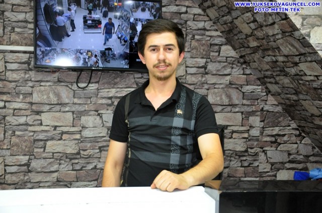 BABAT GİYİM - ŞIVAN BABAT - Bizi yaratan Allah'a şükürler olsun. Esenlik, huzur ve mutluluk dileklerimle... Kurban Bayramınız mübarek olsun, tüm İslam Alemine hayırlı olsun.