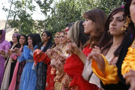 Yüksekova'da 15-16 Ağustos 2009 tarihleri arasında evlenen bazı çiftleri sayfamıza taşıdık....