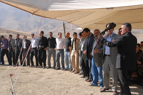 Yüksekova'da 15-16 Ağustos 2009 tarihleri arasında evlenen bazı çiftleri sayfamıza taşıdık....