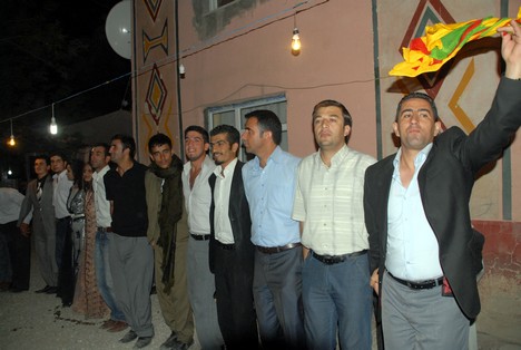 Yüksekova'da 15-16 Ağustos 2009 tarihleri arasında evlenen bazı çiftleri sayfamıza taşıdık....