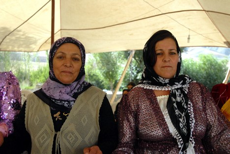 Yüksekova'da 15-16 Ağustos 2009 tarihleri arasında evlenen bazı çiftleri sayfamıza taşıdık....