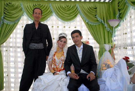 Yüksekova'da 15-16 Ağustos 2009 tarihleri arasında evlenen bazı çiftleri sayfamıza taşıdık....