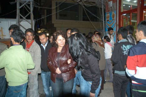 Yüksekova Cengiz Topel Caddesi Bayram Arifesindeki Alışverişten Kareler....