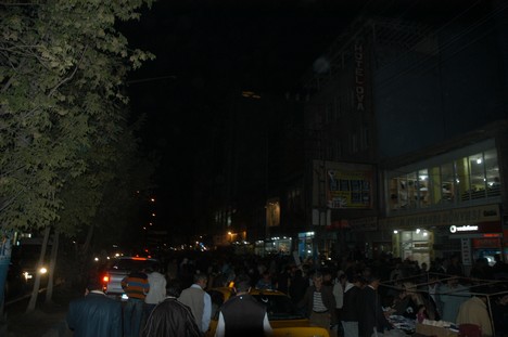 Yüksekova Cengiz Topel Caddesi Bayram Arifesindeki Alışverişten Kareler....