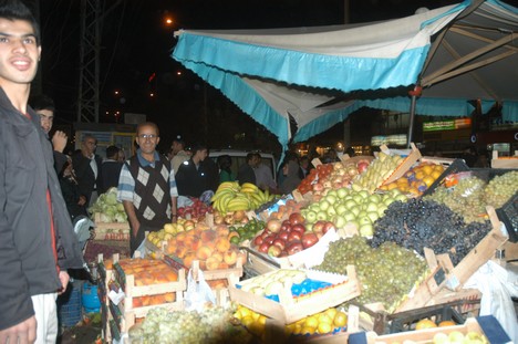 Yüksekova Cengiz Topel Caddesi Bayram Arifesindeki Alışverişten Kareler....