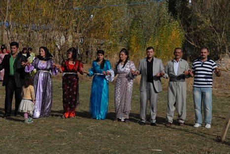 Yüksekova'da 17-18 tarihleri arasında evlenen bazı çiftleri sizler için sayfamıza taşıdık.