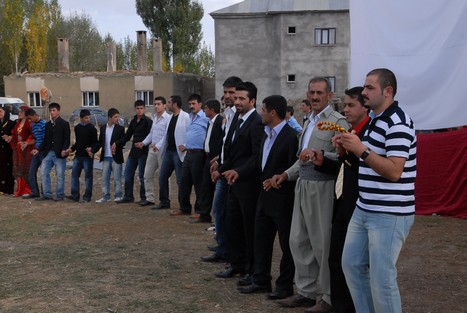 Yüksekova'da 17-18 tarihleri arasında evlenen bazı çiftleri sizler için sayfamıza taşıdık.