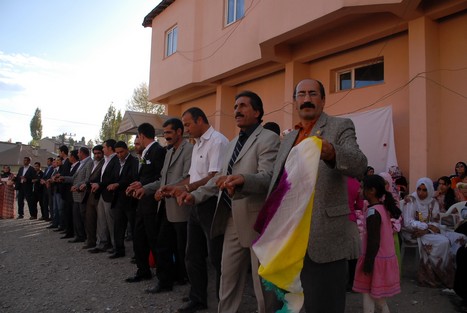 Yüksekova'da 17-18 tarihleri arasında evlenen bazı çiftleri sizler için sayfamıza taşıdık.