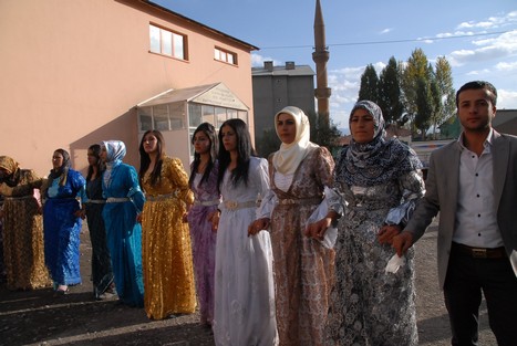 Yüksekova'da 17-18 tarihleri arasında evlenen bazı çiftleri sizler için sayfamıza taşıdık.