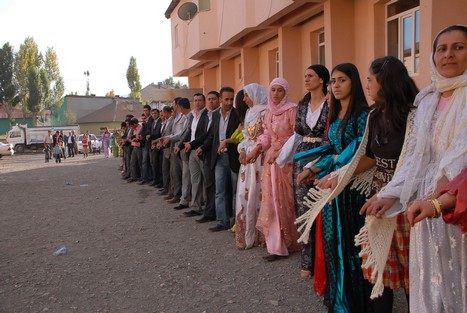 Yüksekova'da 17-18 tarihleri arasında evlenen bazı çiftleri sizler için sayfamıza taşıdık.