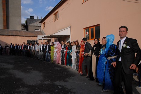 Yüksekova'da 17-18 tarihleri arasında evlenen bazı çiftleri sizler için sayfamıza taşıdık.