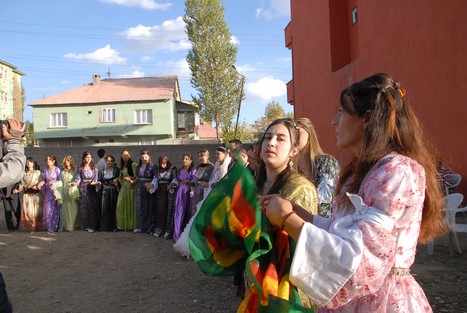 Yüksekova'da 17-18 tarihleri arasında evlenen bazı çiftleri sizler için sayfamıza taşıdık.