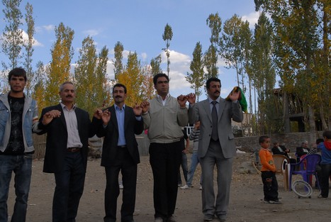 Yüksekova'da 17-18 tarihleri arasında evlenen bazı çiftleri sizler için sayfamıza taşıdık.