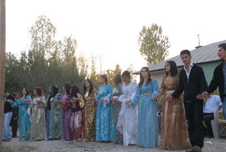 Yüksekova'da 17-18 tarihleri arasında evlenen bazı çiftleri sizler için sayfamıza taşıdık.