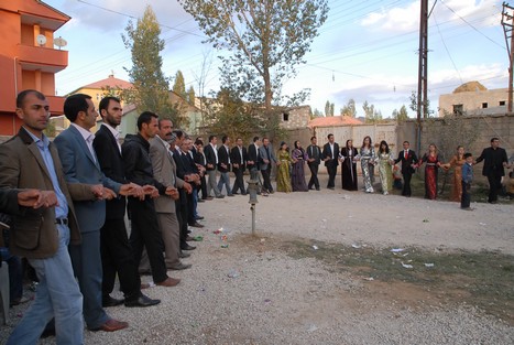 Yüksekova'da 17-18 tarihleri arasında evlenen bazı çiftleri sizler için sayfamıza taşıdık.