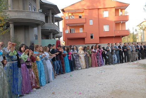 Yüksekova'da 17-18 tarihleri arasında evlenen bazı çiftleri sizler için sayfamıza taşıdık.
