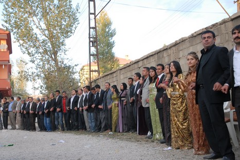 Yüksekova'da 17-18 tarihleri arasında evlenen bazı çiftleri sizler için sayfamıza taşıdık.