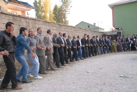 Yüksekova'da 17-18 tarihleri arasında evlenen bazı çiftleri sizler için sayfamıza taşıdık.