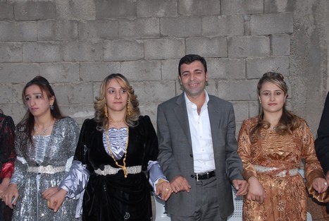 Yüksekova'da 17-18 tarihleri arasında evlenen bazı çiftleri sizler için sayfamıza taşıdık.