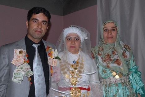 Yüksekova'da 17-18 tarihleri arasında evlenen bazı çiftleri sizler için sayfamıza taşıdık.