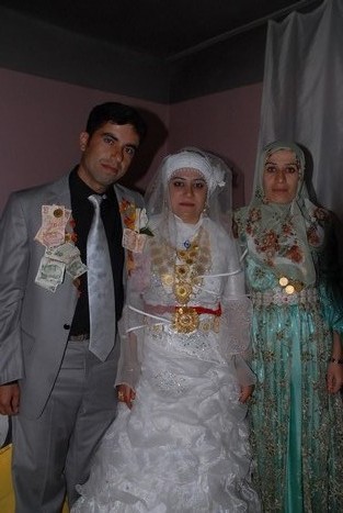 Yüksekova'da 17-18 tarihleri arasında evlenen bazı çiftleri sizler için sayfamıza taşıdık.