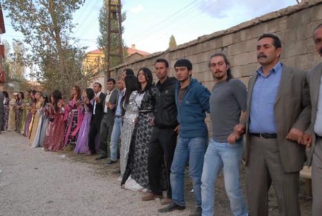 Yüksekova'da 17-18 tarihleri arasında evlenen bazı çiftleri sizler için sayfamıza taşıdık.