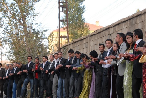 Yüksekova'da 17-18 tarihleri arasında evlenen bazı çiftleri sizler için sayfamıza taşıdık.