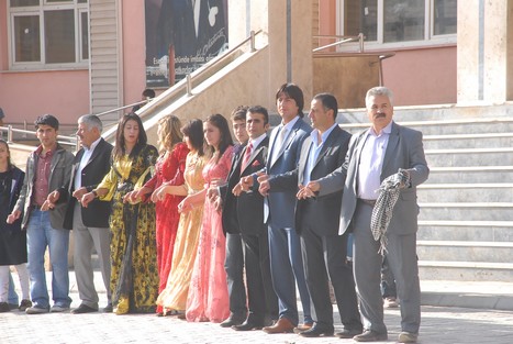 Yüksekova'da 24-25 tarihleri arasında evlenen bazı çiftleri sizler için sayfamıza taşıdık.