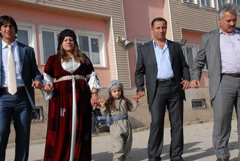 Yüksekova'da 24-25 tarihleri arasında evlenen bazı çiftleri sizler için sayfamıza taşıdık.