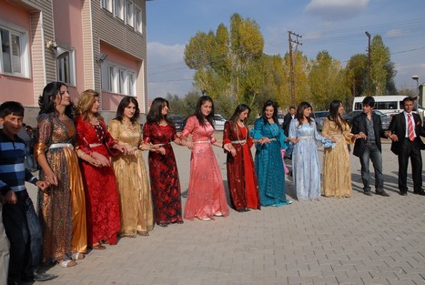 Yüksekova'da 24-25 tarihleri arasında evlenen bazı çiftleri sizler için sayfamıza taşıdık.