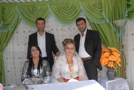 Yüksekova'da 24-25 tarihleri arasında evlenen bazı çiftleri sizler için sayfamıza taşıdık.