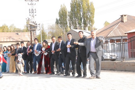 Yüksekova'da 24-25 tarihleri arasında evlenen bazı çiftleri sizler için sayfamıza taşıdık.