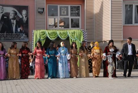 Yüksekova'da 24-25 tarihleri arasında evlenen bazı çiftleri sizler için sayfamıza taşıdık.