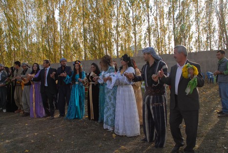 Yüksekova'da 24-25 tarihleri arasında evlenen bazı çiftleri sizler için sayfamıza taşıdık.