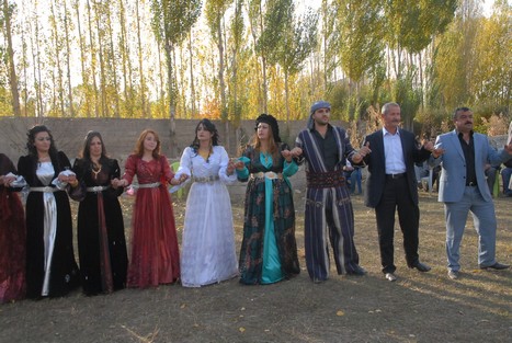 Yüksekova'da 24-25 tarihleri arasında evlenen bazı çiftleri sizler için sayfamıza taşıdık.