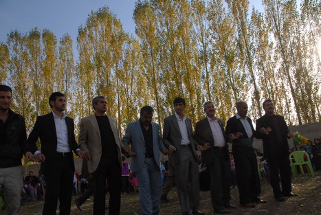 Yüksekova'da 24-25 tarihleri arasında evlenen bazı çiftleri sizler için sayfamıza taşıdık.