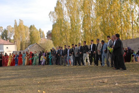 Yüksekova'da 24-25 tarihleri arasında evlenen bazı çiftleri sizler için sayfamıza taşıdık.