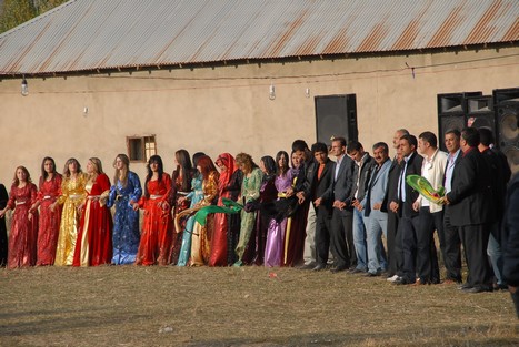 Yüksekova'da 24-25 tarihleri arasında evlenen bazı çiftleri sizler için sayfamıza taşıdık.