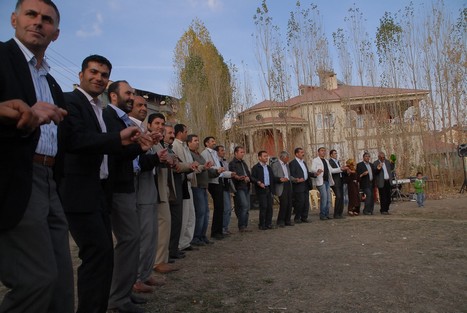 Yüksekova'da 24-25 tarihleri arasında evlenen bazı çiftleri sizler için sayfamıza taşıdık.