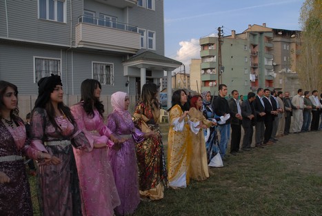 Yüksekova'da 24-25 tarihleri arasında evlenen bazı çiftleri sizler için sayfamıza taşıdık.