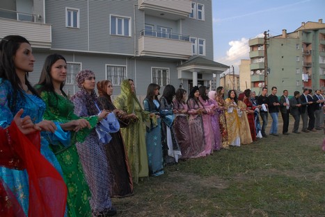 Yüksekova'da 24-25 tarihleri arasında evlenen bazı çiftleri sizler için sayfamıza taşıdık.
