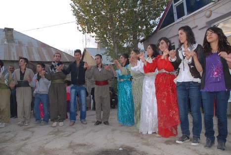 Yüksekova'da 24-25 tarihleri arasında evlenen bazı çiftleri sizler için sayfamıza taşıdık.