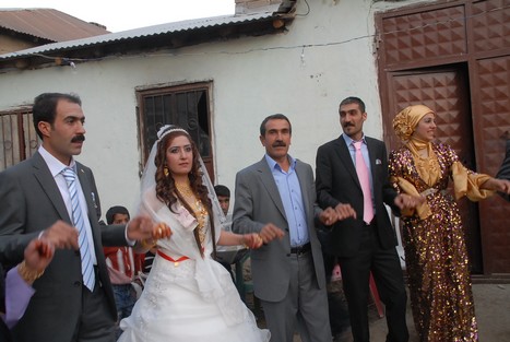 Yüksekova'da 24-25 tarihleri arasında evlenen bazı çiftleri sizler için sayfamıza taşıdık.