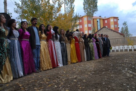 Yüksekova'da 24-25 tarihleri arasında evlenen bazı çiftleri sizler için sayfamıza taşıdık.