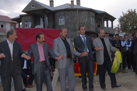 Yüksekova'da 24-25 tarihleri arasında evlenen bazı çiftleri sizler için sayfamıza taşıdık.