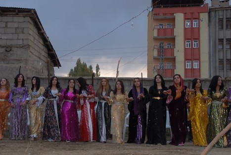 Yüksekova'da 24-25 tarihleri arasında evlenen bazı çiftleri sizler için sayfamıza taşıdık.