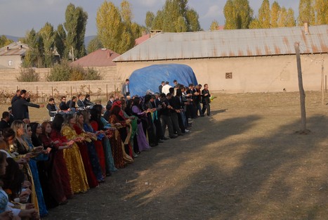 Yüksekova'da 24-25 tarihleri arasında evlenen bazı çiftleri sizler için sayfamıza taşıdık.