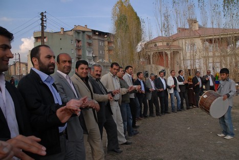 Yüksekova'da 24-25 tarihleri arasında evlenen bazı çiftleri sizler için sayfamıza taşıdık.