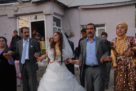 Yüksekova'da 24-25 tarihleri arasında evlenen bazı çiftleri sizler için sayfamıza taşıdık.